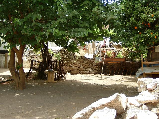 166 Icmeler_old village farmyard.JPG